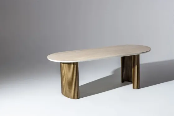 Продается стол Larex из МДФ, размеры: длина - 215 см / глубина - 95 см / высота - см. Тбилиси