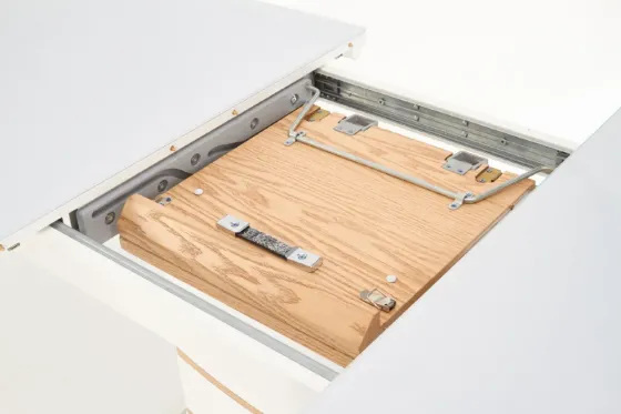 Продается стол из МДФ с натуральным шпоном и стеклом, Торонто. Тбилиси