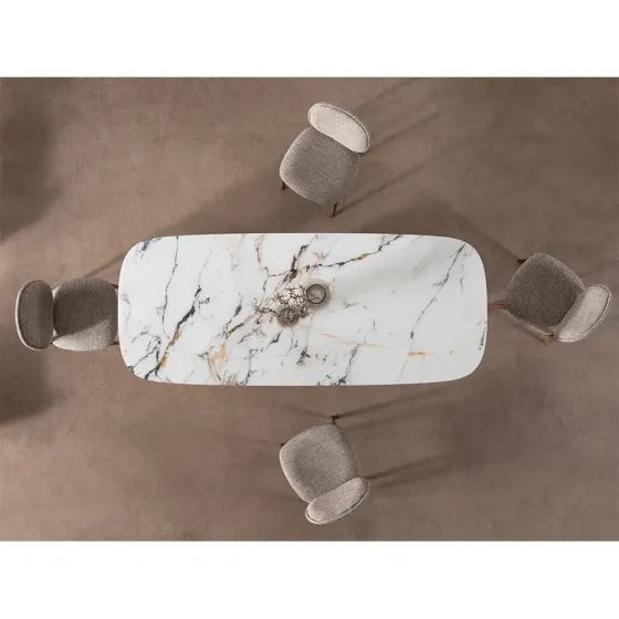 У нас в продаже стол Harmony с закаленным стеклом. Тбилиси