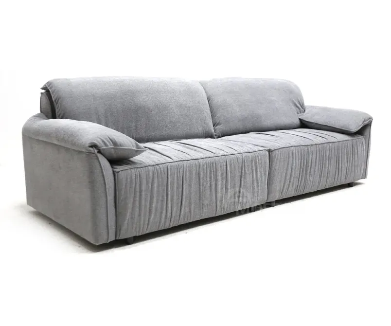 В комнате есть серый диван-кровать. Тбилиси - изображение 2