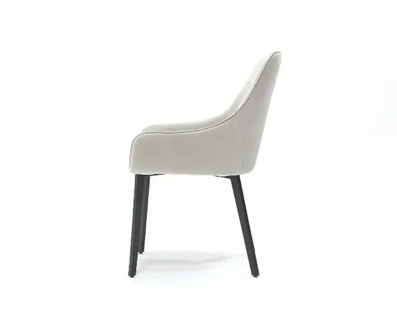 Это кресло с обивкой бежевого цвета. Тбилиси