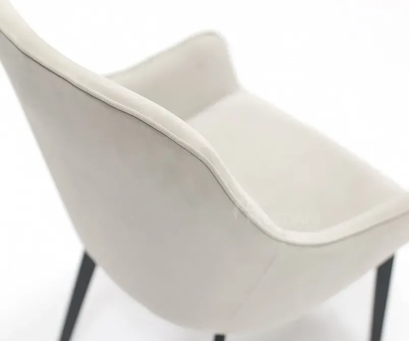 Это кресло с обивкой бежевого цвета. Тбилиси - изображение 3