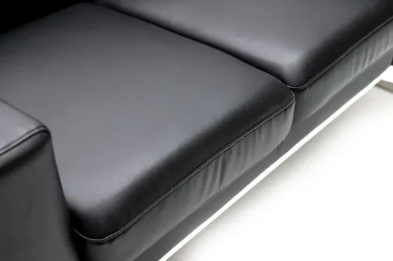 Черный кожаный диван Тбилиси