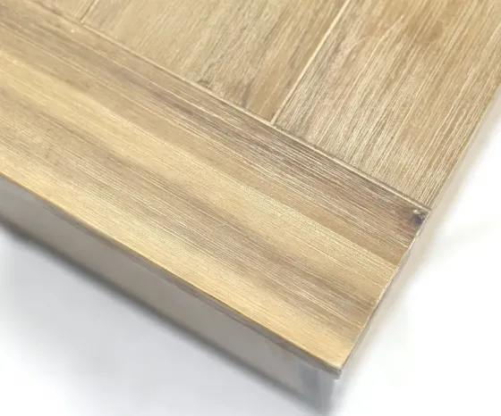 Жёлтый деревянный насос Тбилиси