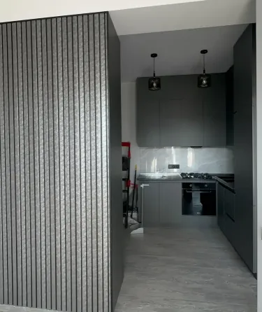 ქირავდება 2 ოთახიანი ბინა 50მ² 7/7 სართ თბილისი