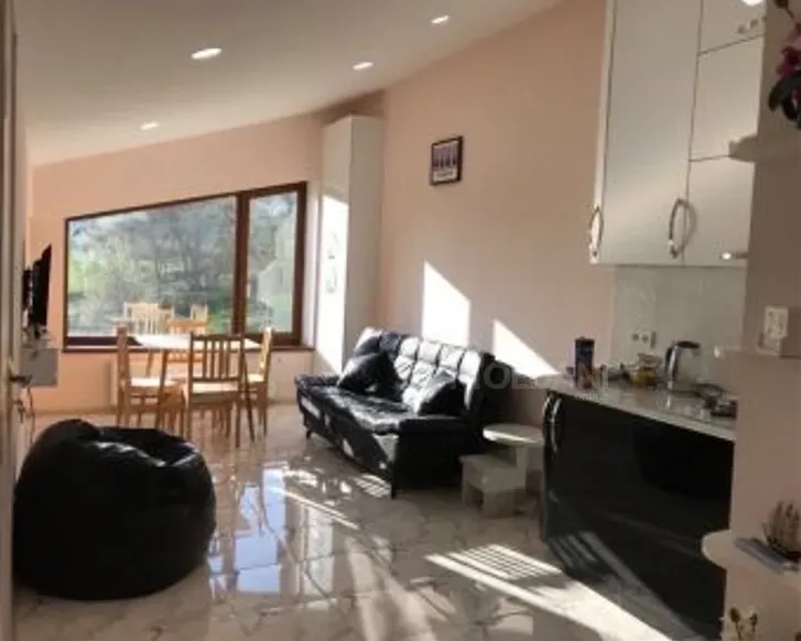 ქირავდება 3 ოთახიანი ბინა დღიურად ბორჯომი  57მ² 4/4 სართ ბორჯომი - photo 2