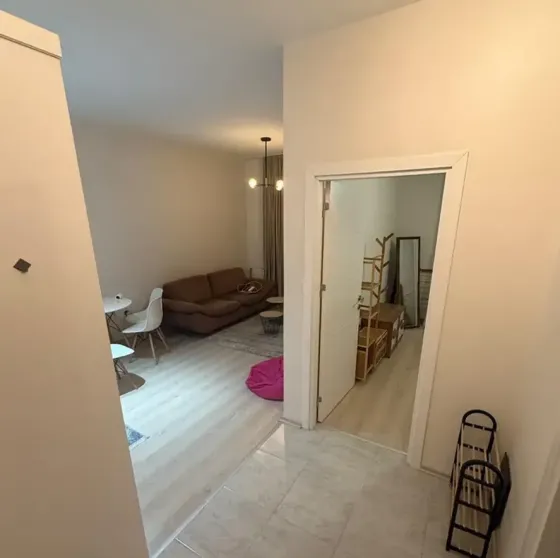 ქირავდება 2 ოთახიანი ბინა 50მ² 5/9 სართ თბილისი