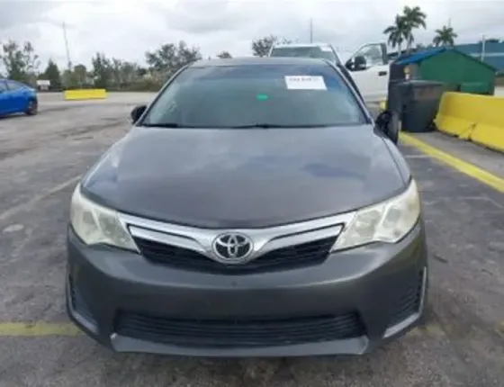 Toyota Camry 2.5L 2014 თბილისი