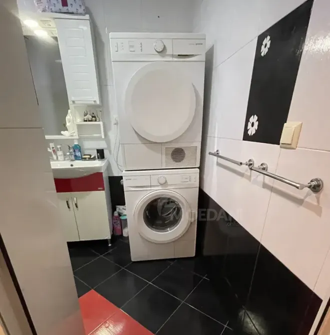 Apartments For Sale one-room 70м² 3/5 floor Tbilisi - photo 2