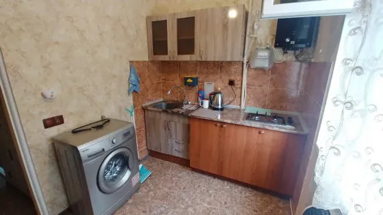 ქირავდება 1 ოთახიანი ბინა 30მ² 2/5 სართ თბილისი