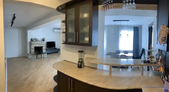 იყიდება 4 ოთახიანი ბინას 120მ² 9/9 სართ თბილისი