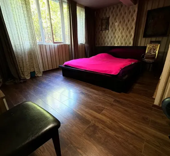 იყიდება 4 ოთახიანი ბინას 100მ² 1/5 სართ თბილისი