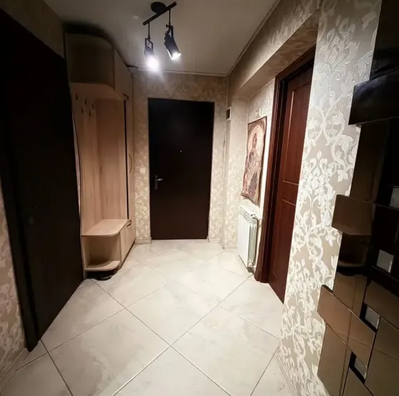 იყიდება 4 ოთახიანი ბინას 100მ² 1/5 სართ თბილისი