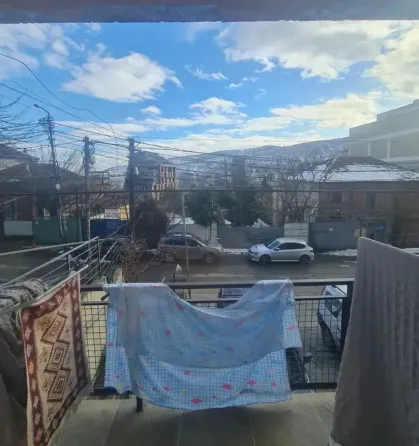 იყიდება 3 ოთახიანი ბინას 98მ² 2/5 სართ თბილისი