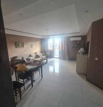 იყიდება 3 ოთახიანი ბინას 98მ² 2/5 სართ თბილისი