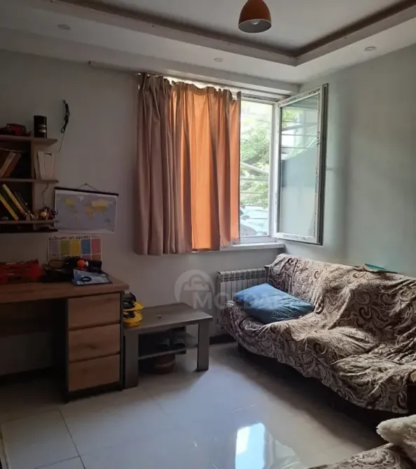 იყიდება 3 ოთახიანი ბინას 98მ² 2/5 სართ თბილისი - photo 1