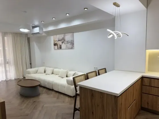 იყიდება 2 ოთახიანი ბინას 67.5მ² 3/11 სართ თბილისი