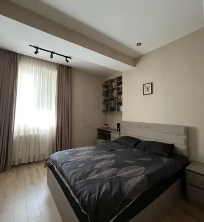 იყიდება 3 ოთახიანი ბინას 71.5მ² 3/6 სართ თბილისი