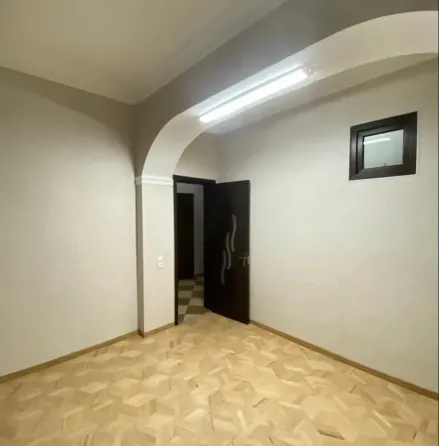 იყიდება 3 ოთახიანი ბინას 75მ² 2/4 სართ თბილისი