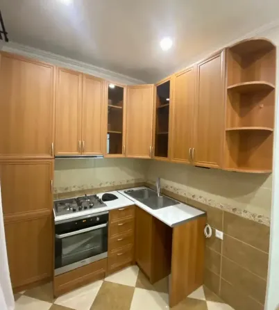 იყიდება 3 ოთახიანი ბინას 75მ² 2/4 სართ თბილისი