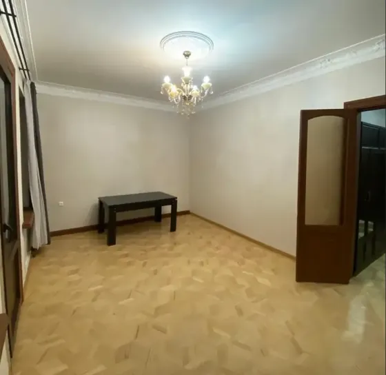 იყიდება 3 ოთახიანი ბინას 75მ² 2/4 სართ თბილისი