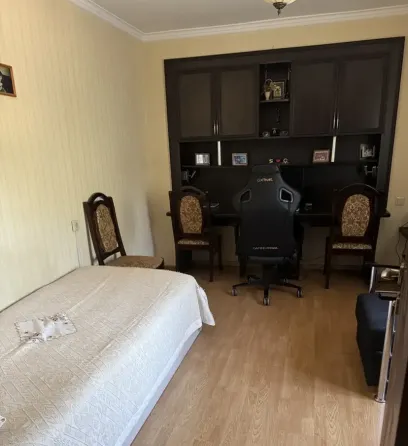 იყიდება 4 ოთახიანი ბინას 125მ² 3/5 სართ თბილისი