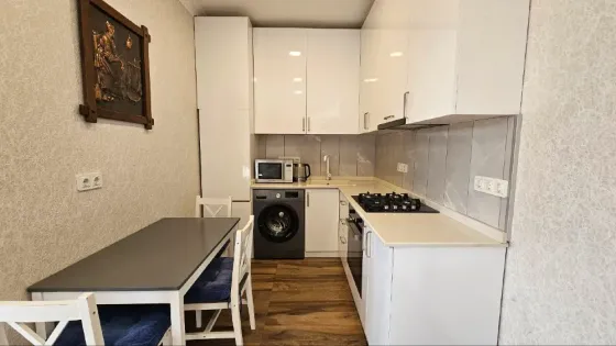 იყიდება 2 ოთახიანი ბინას 45მ² 7/9 სართ ბათუმი