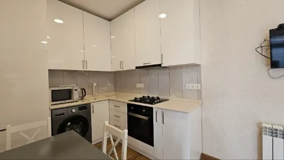 იყიდება 2 ოთახიანი ბინას 45მ² 7/9 სართ ბათუმი